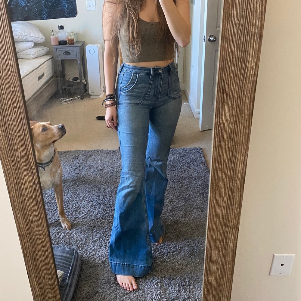 A&F High Rise Wide Leg Flare Jean